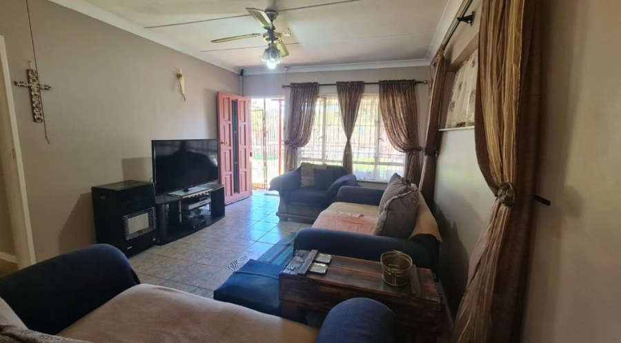 3 Bedroom Property for Sale in Uitsig Free State